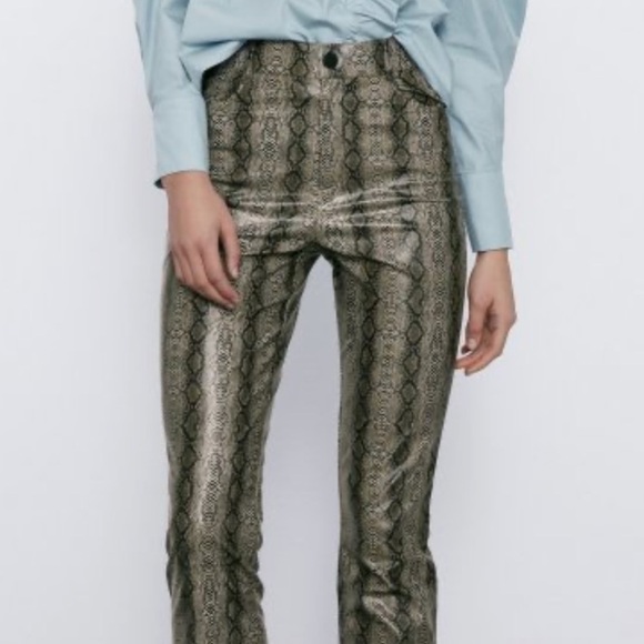 ZARA SNAKESKIN PRINT MINI FLARE PANTS - Picture 3 of 5